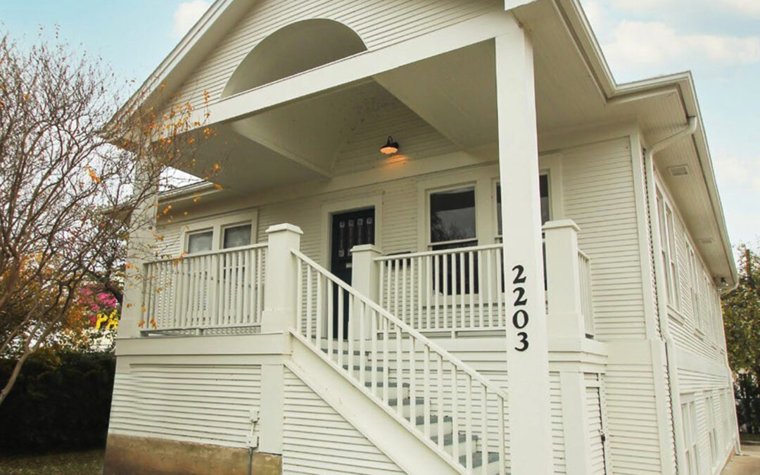 2203 Lake Austin